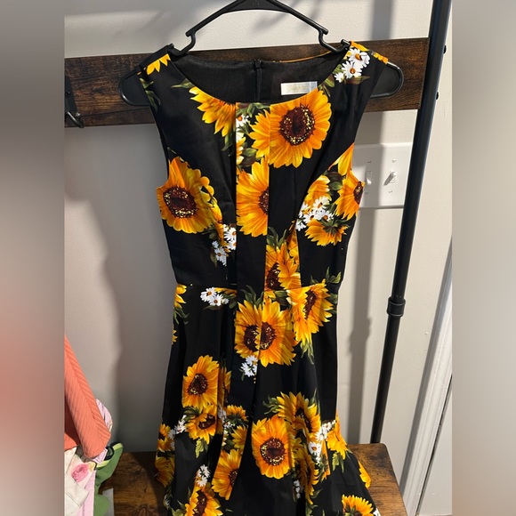 8”s Style Sunflower Dress - Picture 6 of 6